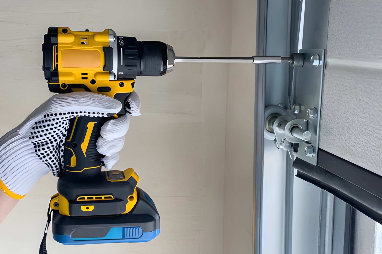 5 Powerful Signs You Need Fast Residential Garage Door Repair 5 Powerful Signs You Need Fast Residential Garage Door Repair